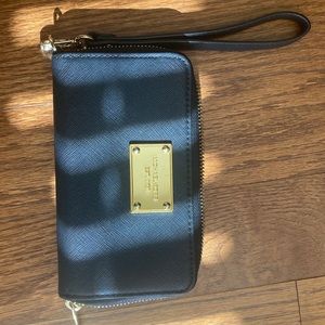 Black Michael Kors Wrislet Wallet
